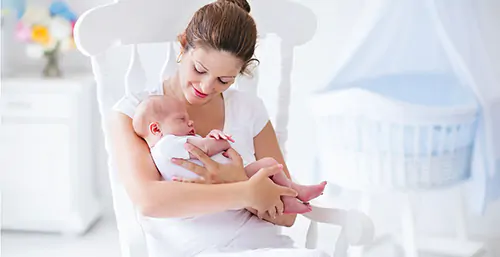 Dowiedz się, jak przygotować się na nadejście dziecka, co powinna zawierać wyprawka dla noworodka i o czym pamiętać przed porodem?