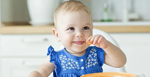 Jak nauczyć dziecko samodzielnego jedzenia i kiedy najlepiej to zrobić?